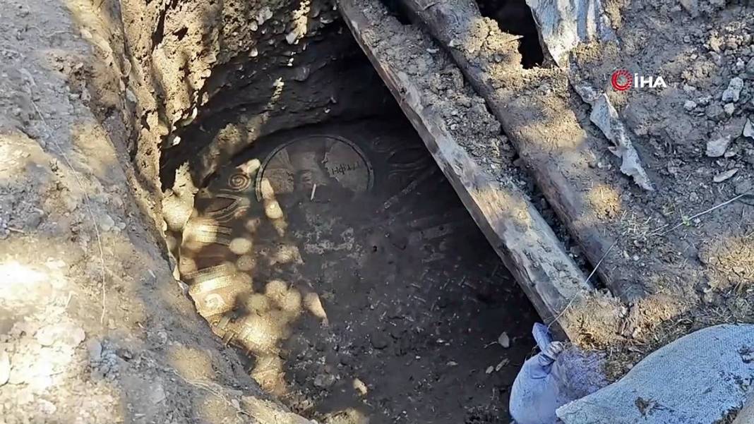 Yaptığı kaçak kazıyı sosyal medyada paylaşınca yakalandı! 2 bin yıllık Roma mozaiği buldu, İtalya'ya satacaktı 5